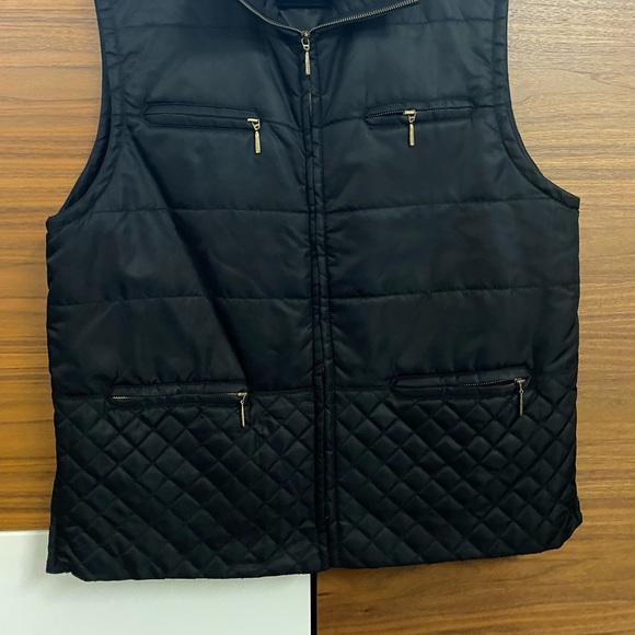 BLACK QUILTED VEST - Picture 7 of 9